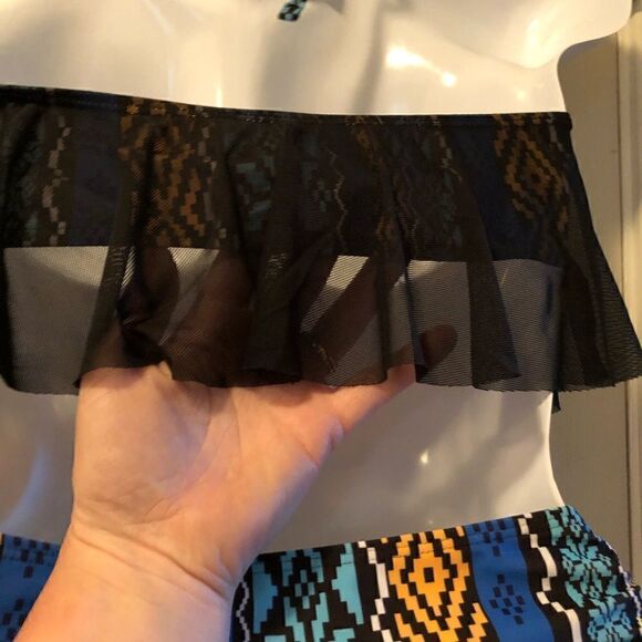 Ruffle bikini size small ties at neck - Picture 6 of 7